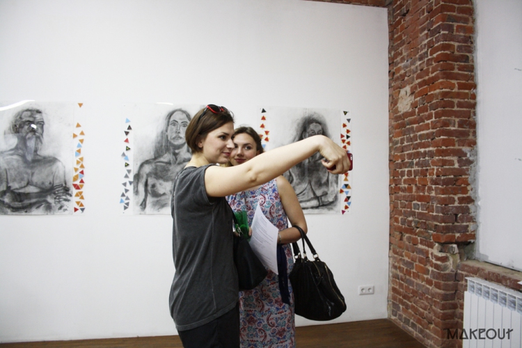 Фотарэпартаж з адкрыцця выставы «Ружовы трохкутнік»