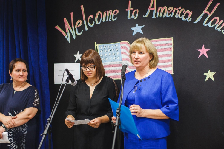 В Киеве открылась фотовыставка о родных ЛГБТ