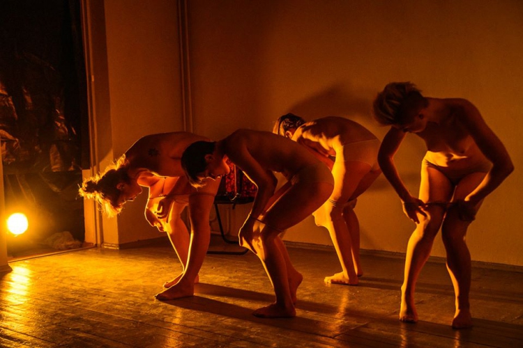 Skvo's Dance Company: перформанс "Идеальное тело - живое тело"