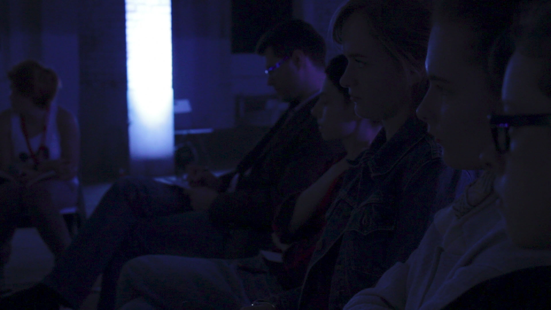 «Почему я (не) отношу себя к ЛГБТ-сообществу?»