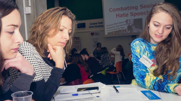 Пора начать говорить о существовании сексистского языка вражды