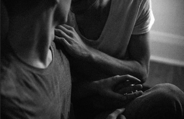 «Белый» камин-аут: культура и идентичность